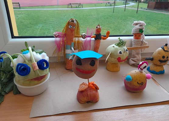 Drugoklasiści wykonali ciekawe kukiełki z warzyw grafika