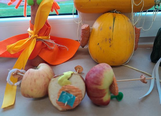 Drugoklasiści wykonali ciekawe kukiełki z warzyw grafika