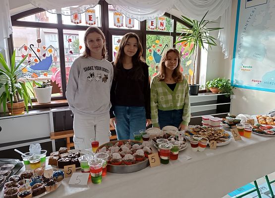 Samorząd Uczniowski zorganizował kiermasz słodkości grafika