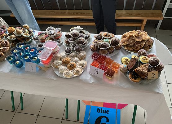 Samorząd Uczniowski zorganizował kiermasz słodkości grafika