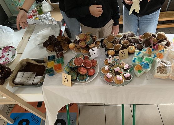 Samorząd Uczniowski zorganizował kiermasz słodkości grafika