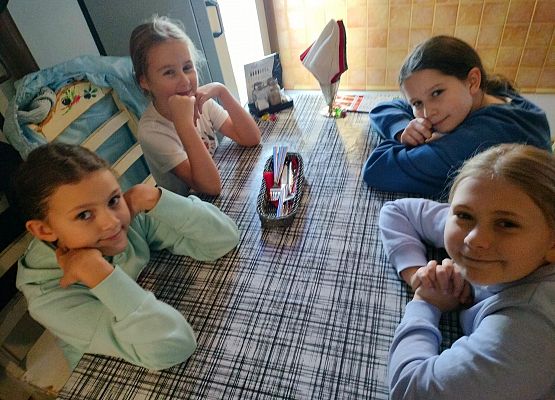 Wyjście klasy trzeciej do pizzerii grafika