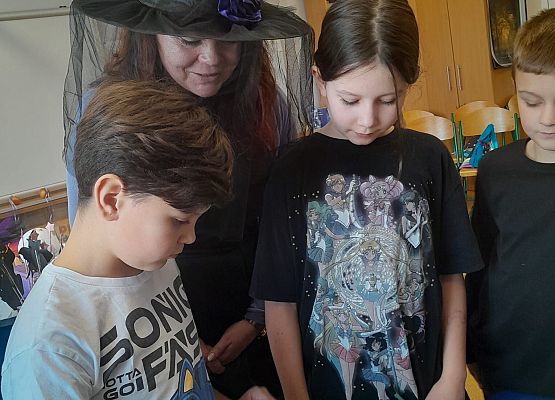 Andrzejkowe spotkanie z wróżbą-kl.2 grafika