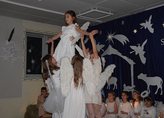 Wieczornica w Społecznej Językowej Szkole Podstawowej LTO w Lęborku grafika