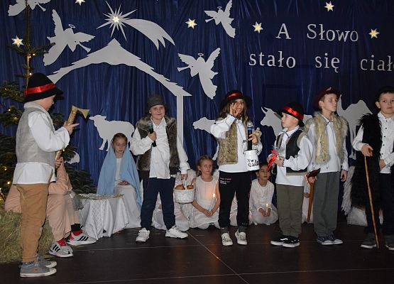 Wieczornica w Społecznej Językowej Szkole Podstawowej LTO w Lęborku grafika