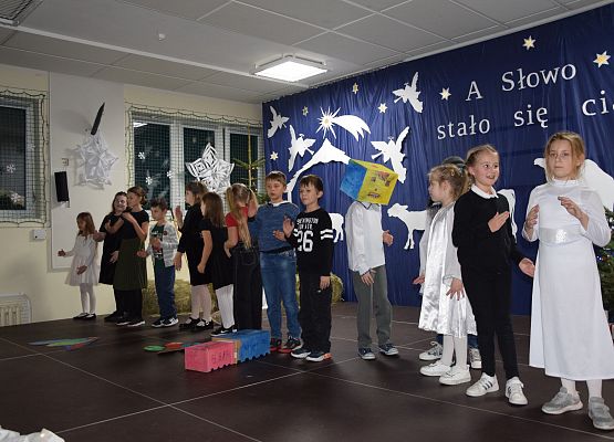 Wieczornica w Społecznej Językowej Szkole Podstawowej LTO w Lęborku grafika