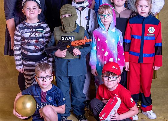 KARNAWAŁOWA SESJA FOTO kl.I -III grafika