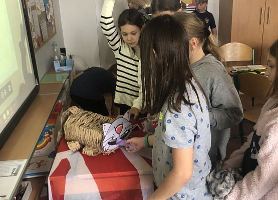 February - Cat's Day with 3rd graders grafika