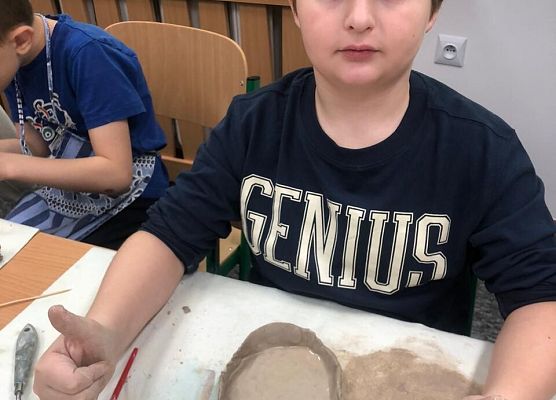 Arteterapia z gliną - warsztaty dla klasy drugiej grafika