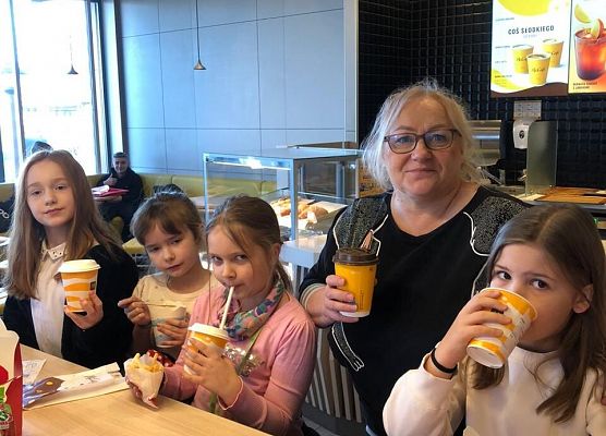 Dzień Kobiet w klasie drugiej grafika