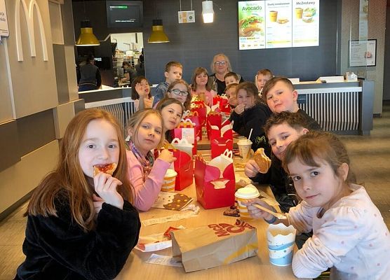 Dzień Kobiet w klasie drugiej grafika