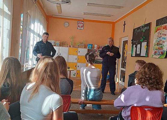 Spotkanie profilaktyczne z przedstawicielami policji grafika