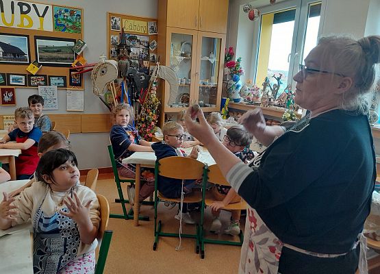 Warsztaty z gliną w klasach pierwszych grafika