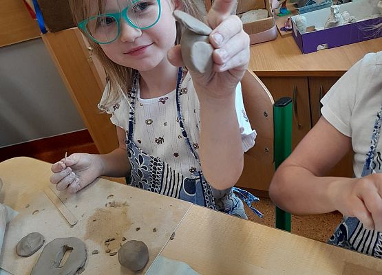 Warsztaty z gliną w klasach pierwszych grafika