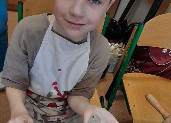 Warsztaty z gliną w klasach pierwszych grafika