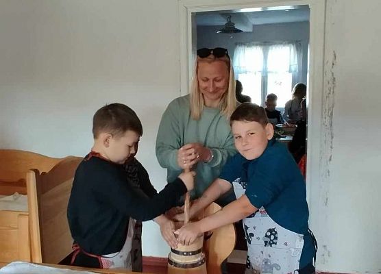 Wycieczka klas 1a i 1b grafika