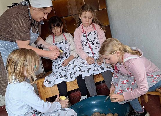 Wycieczka klas 1a i 1b grafika