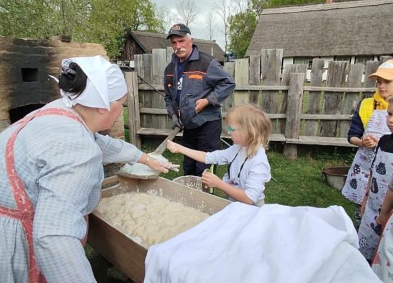 Wycieczka klas 1a i 1b grafika