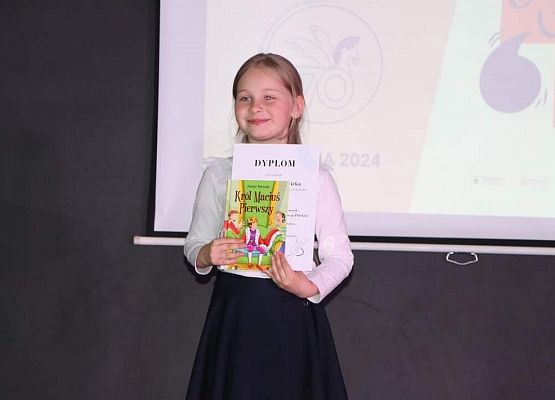 Sukcesy w Powiatowym Konkursie Recytatorskim Literatury Polskiej  grafika