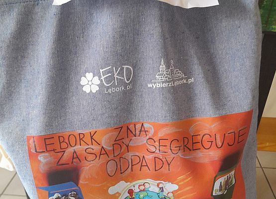 Sukces w Powiatowym Konkursie Plastycznym "Czysty łaś wokół nas" grafika