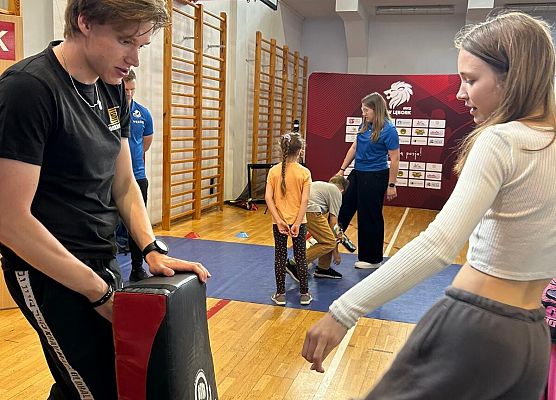 Uczniowie klasy 1 i 4 wzięły udział w Targach Sportowych grafika