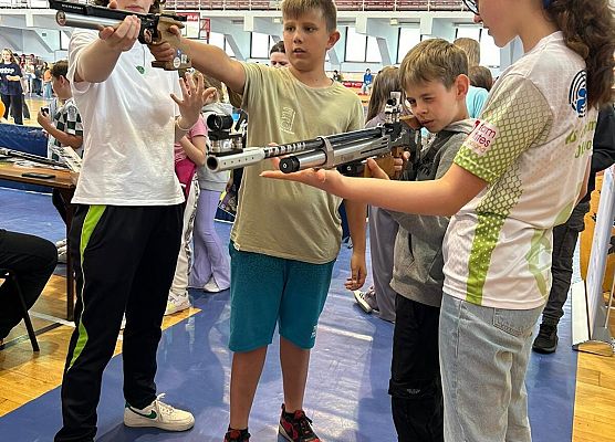 Uczniowie klasy 1 i 4 wzięły udział w Targach Sportowych grafika