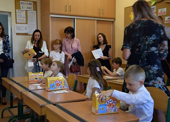 Uroczyste Rozpoczęcie Roku Szkolnego klas pierwszych 2024/2025 - pasowanie na ucznia grafika