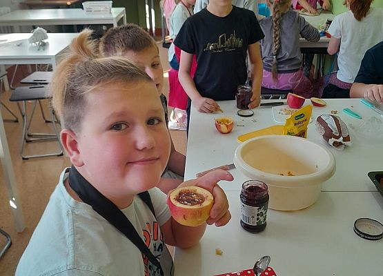 "OWOCOWY WTOREK" w klasie trzeciej  grafika