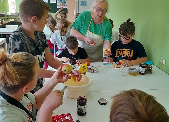 "OWOCOWY WTOREK" w klasie trzeciej  grafika