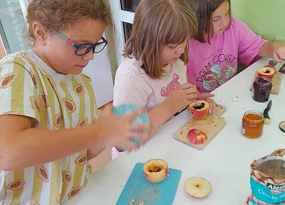 "OWOCOWY WTOREK" w klasie trzeciej  grafika