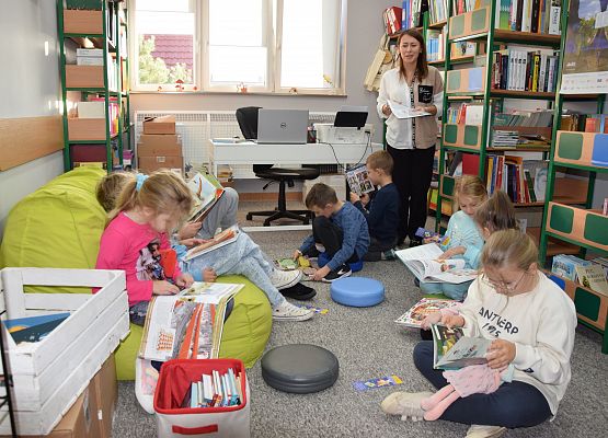 Pasowanie na Czytelnika grafika