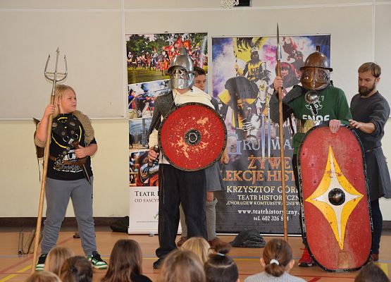 Żywa lekcja historii grafika