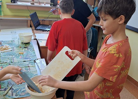 Uczniowie klasy IIb wiedzą co smaczne i zdrowe! grafika