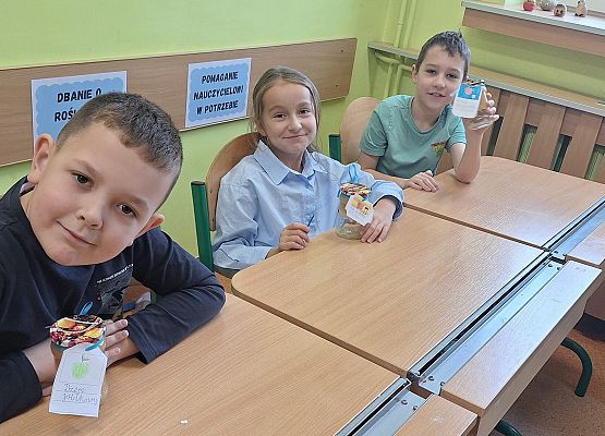 Uczniowie klasy IIb wiedzą co smaczne i zdrowe! grafika