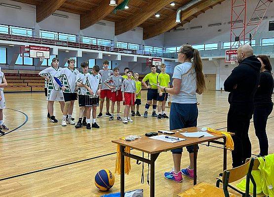 Odbył się turniej międzyszkolny w koszykówce 3x3 młodzieży. grafika