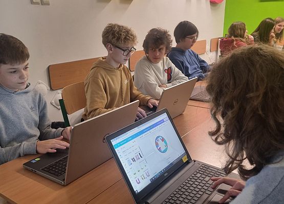 Projektowanie w Canvie grafika