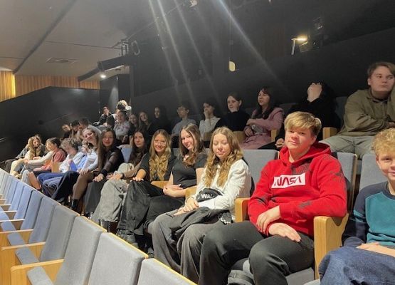 Spotkania ze sztuką teatralną grafika