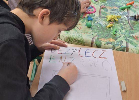 Dzień bezpiecznego Internetu grafika