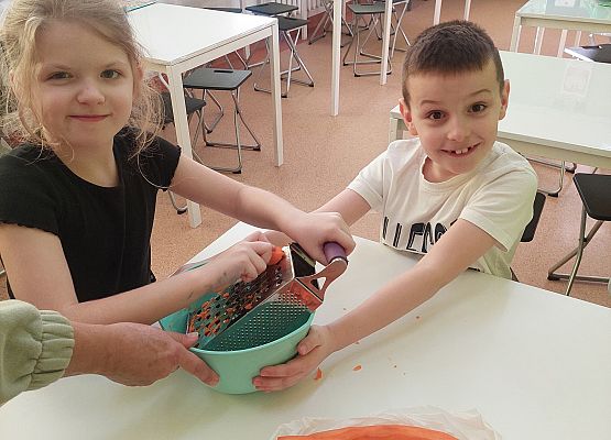 Zajęcia i zabawy w świetlicy szkolnej grafika