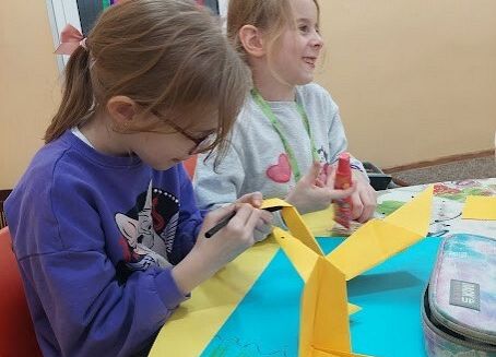 Zajęcia i zabawy w świetlicy szkolnej grafika