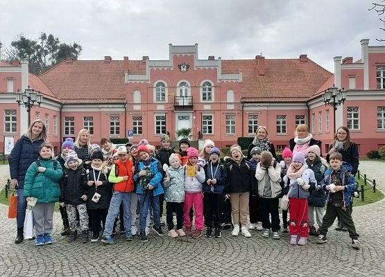 Wycieczka kaszubska klas 1 i 2 do Muzeum Piśmiennictwa i muzyki w Wejherowie grafika