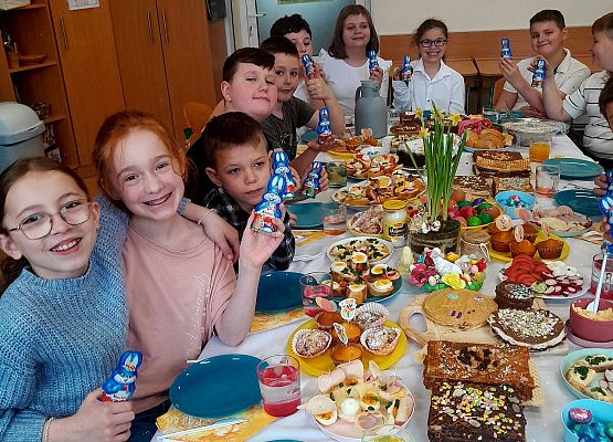Śniadanko Wielkanocne w klasie trzeciej grafika