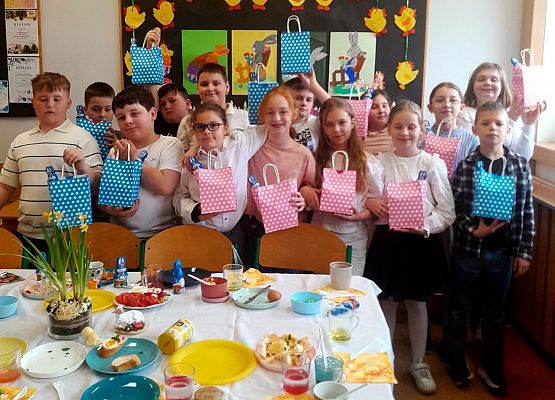 Śniadanko Wielkanocne w klasie trzeciej grafika