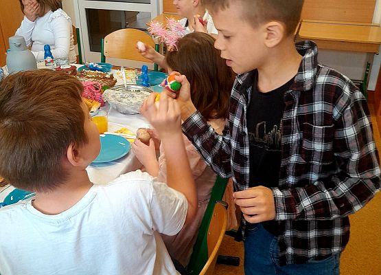 Śniadanko Wielkanocne w klasie trzeciej grafika