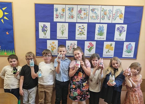 Świąteczny czas w klasach pierwszych i drugich. grafika