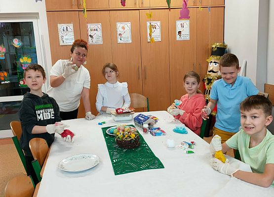 Świąteczny czas w klasach pierwszych i drugich. grafika