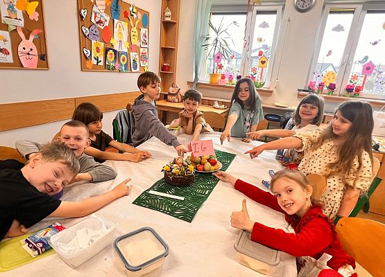 Świąteczny czas w klasach pierwszych i drugich. grafika