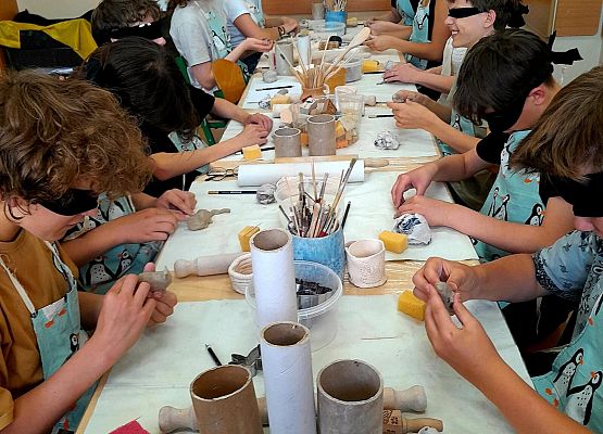 Arteterapia z gliną -warsztaty dla klasy VII grafika