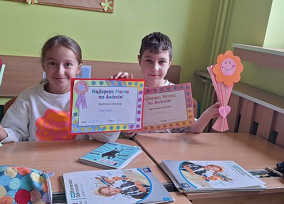 Dzień Matki w klasach II B i III A grafika