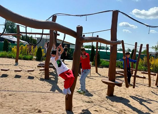 Wycieczka klas pierwszych do Parku Rozrywki Czarogrody w Celbowie grafika